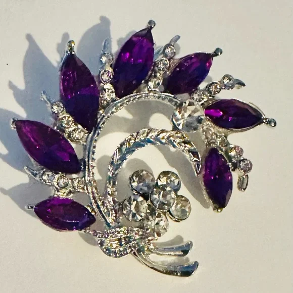 Elegant Silver and Purple Brooch - Picture 1 of 2